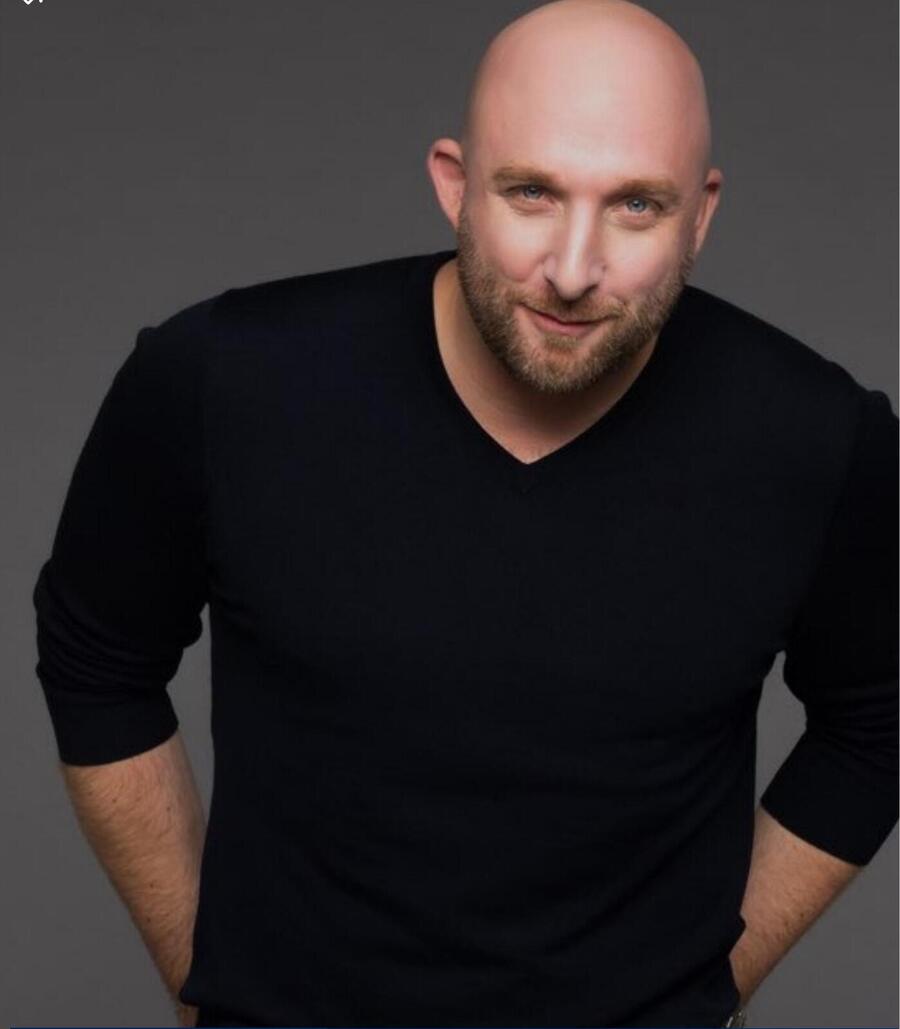 Portrait of Scott Robinson